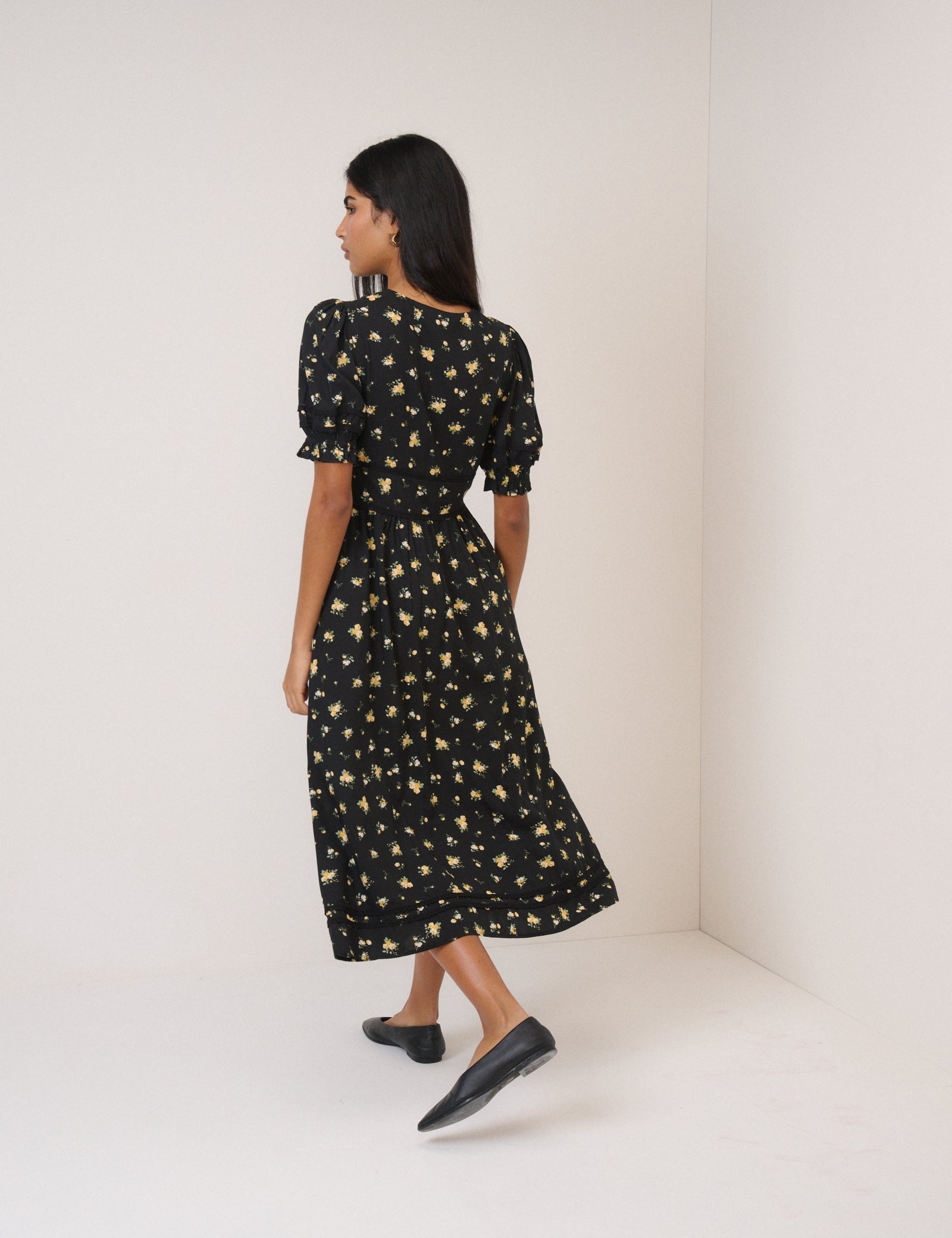 Black Floral Puff Sleeve Saffy Midi Dress
